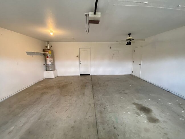 Foto del edificio - Coming soon, Beautiful Home located SE Visalia!