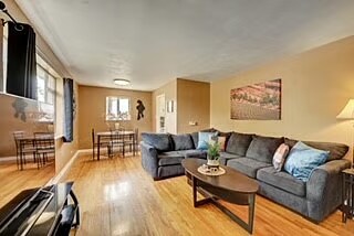 Foto del edificio - 7785 Perry Pl