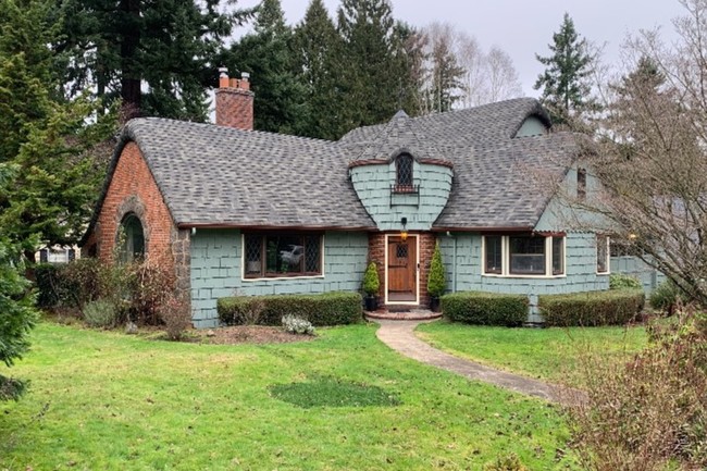 Building Photo - 3846 NE Maywood Pl