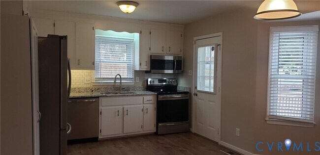 Foto del edificio - 7166 Full Rack Dr