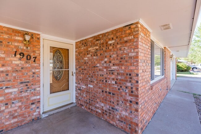 Building Photo - Spacious 3 Bedroom Home with Solar Panels and a Pool