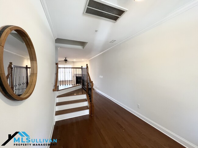 Foto del edificio - 308 Rose Walk Ln