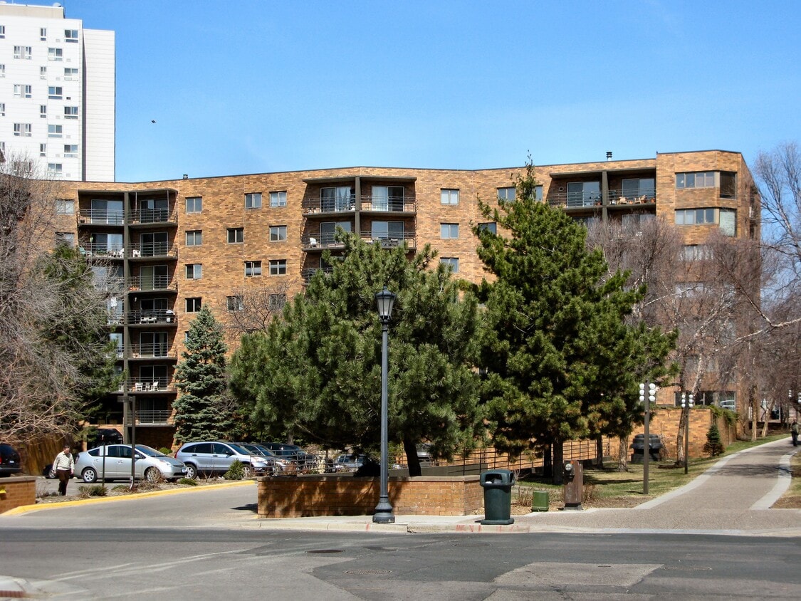 Building Photo - Loring Way Condominium