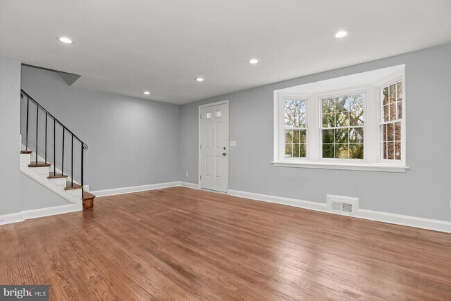Building Photo - 5932 Northwood Dr