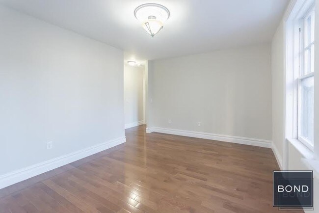 Building Photo - 425 W 160th St