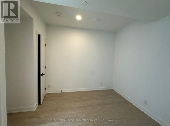 Building Photo - 699-699 Sheppard Ave E