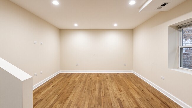 Foto del edificio - 3354 W Wilson Ave
