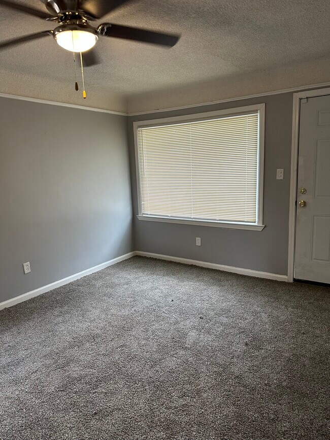 Building Photo - 11715 Stahelin Ave
