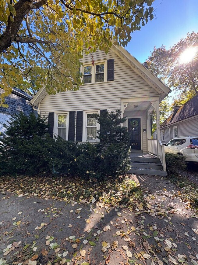 Foto del edificio - STUNNING Two Bedroom Single Family Home!