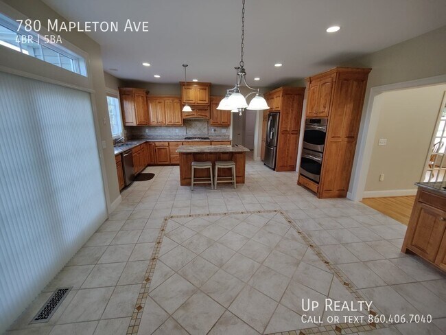Foto del edificio - 780 Mapleton Ave