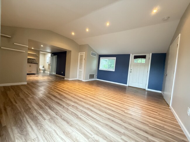 Foto del edificio - 16011 Shelbyville Rd