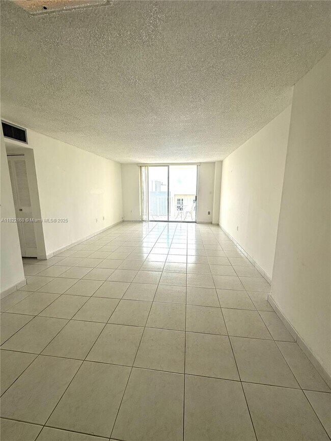 Foto del edificio - 4675 W 18th Ct