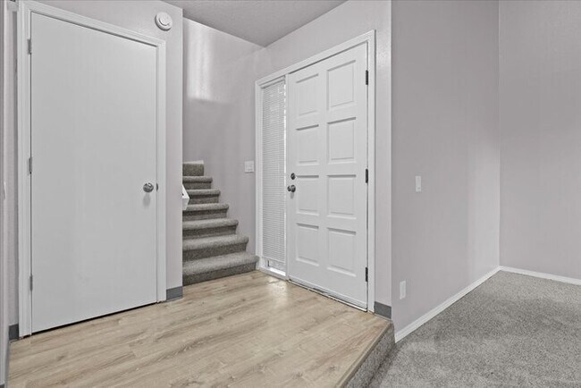 Foto del edificio - Newly Renovated 3BD/2BA Duplex w/ Garage & Fireplace - Beaverton Highland - $2,595/mo