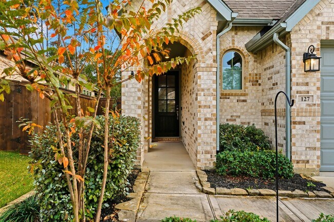 Foto del edificio - 127 Lukewood Cir