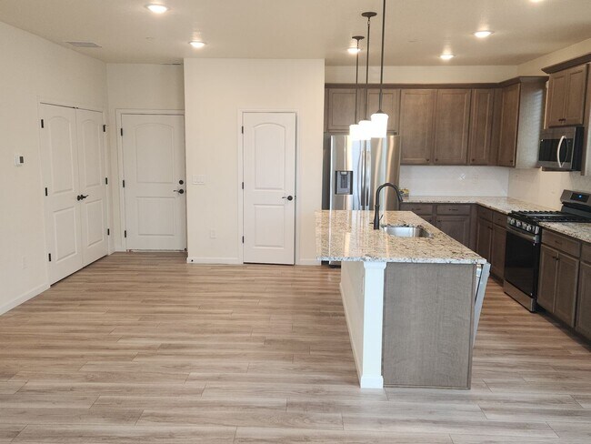 Foto del edificio - 3 bedroom - Victory Ridge Townhome! Near V...