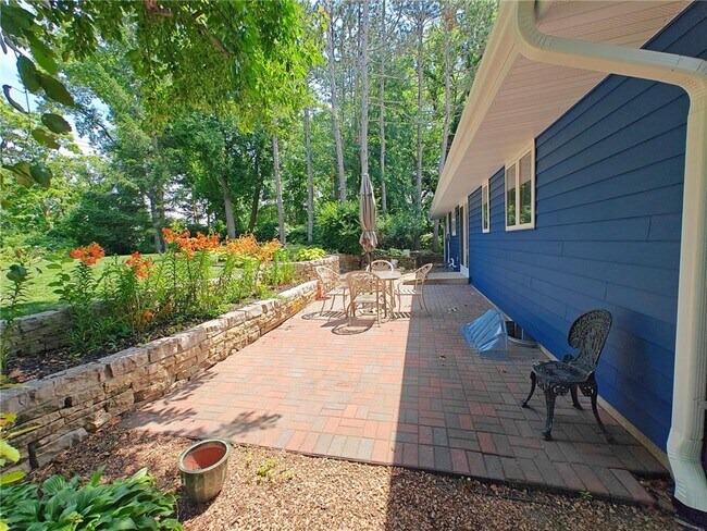Building Photo - 1397 Parkwood Dr
