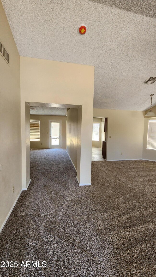 Building Photo - 3643 W Fairview Ln