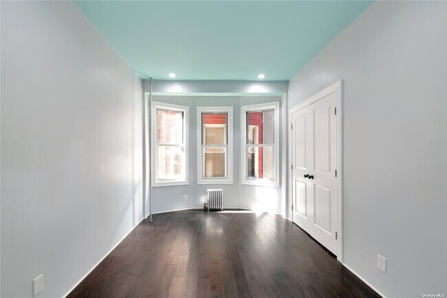 Building Photo - 49 E 52nd St