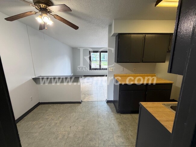 Building Photo - 111-1 Fairweight-