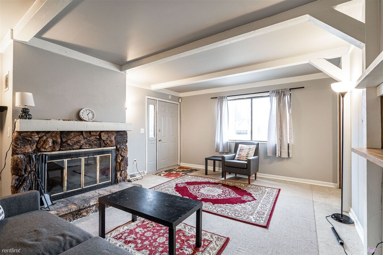 Primary Photo - 2 br, 1.5 bath Condo - 6956 North Raintree...