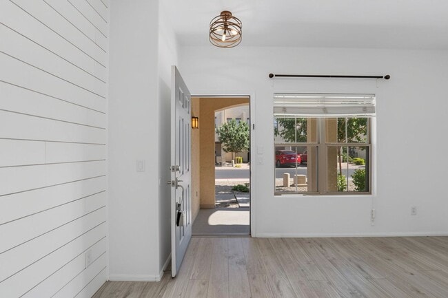 Building Photo - Resort-Style Living in Tempe | Updated 3 Bed + Private Putting Green