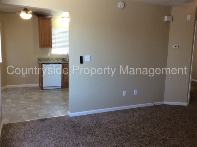 Building Photo - WSG Paid.  Easy Freeway Access.