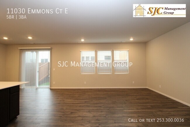 Building Photo - Five-bedroom house for rent in Puyallup