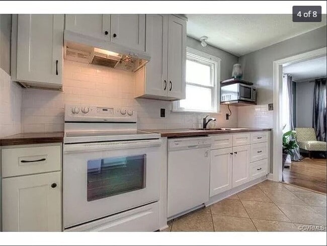 Building Photo - Beautiful Rancher with Large Fenced In Back Yard and Nice Sized Deck. Schedule Your Tour Now!