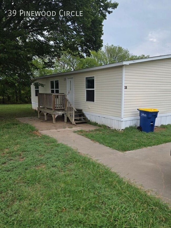 Building Photo - 39 Pinewood Cir