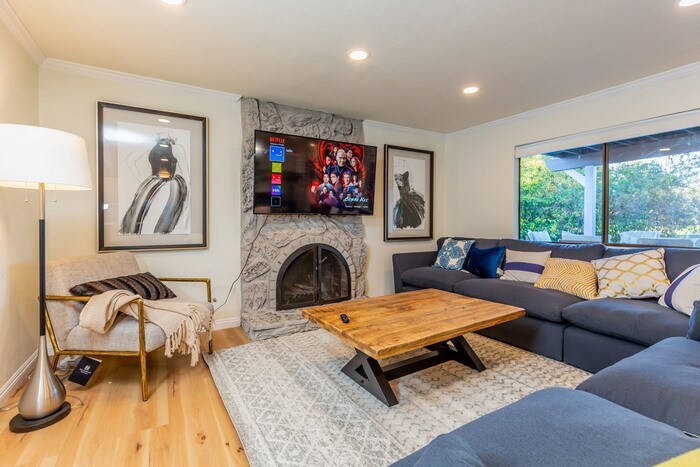 Primary Photo - Charming House next to Golf Course and Winery