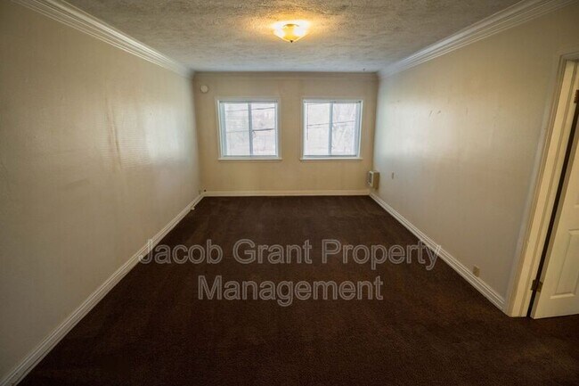 Building Photo - 676 Memorial Dr