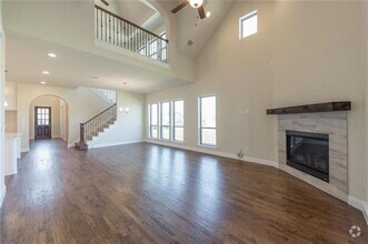 Building Photo - 560 Thoroughbred Ave