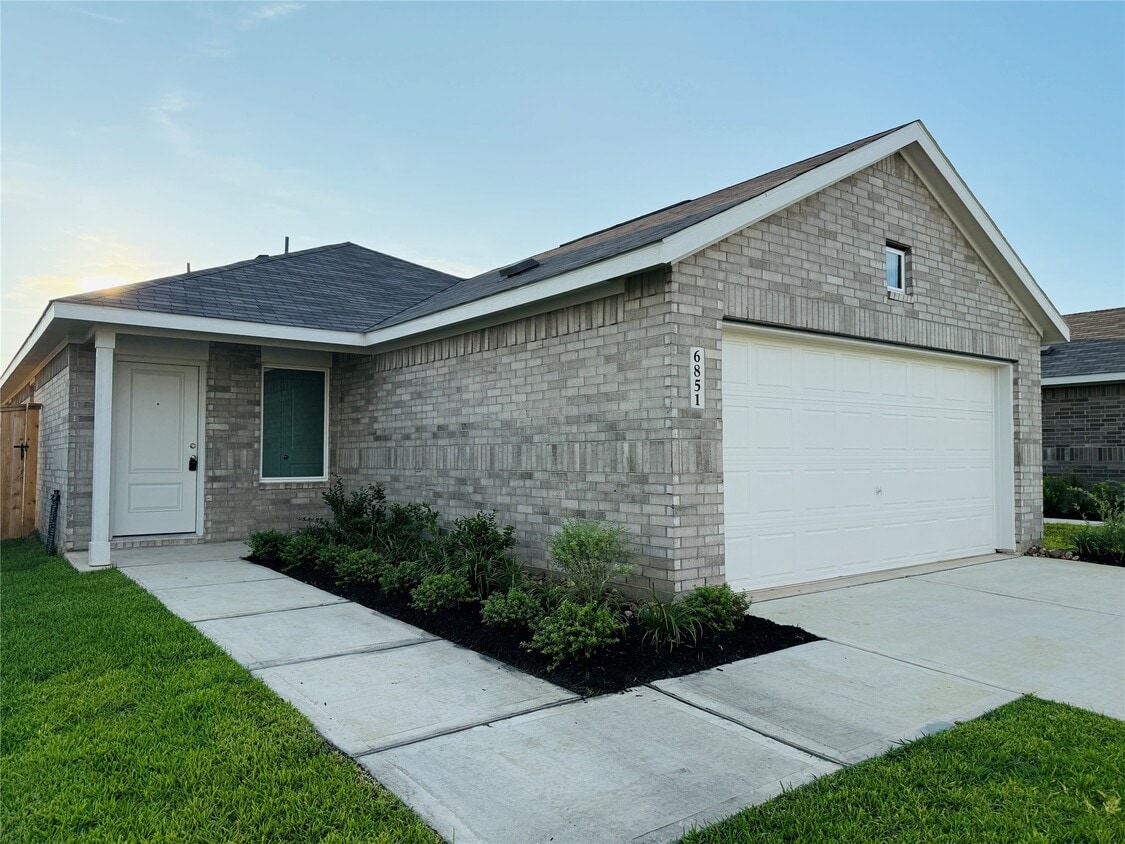 Primary Photo - 6851 Lantana Leaf Ln