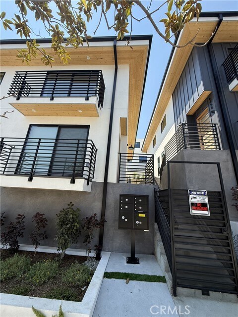 Foto del edificio - 4454 Clinton St
