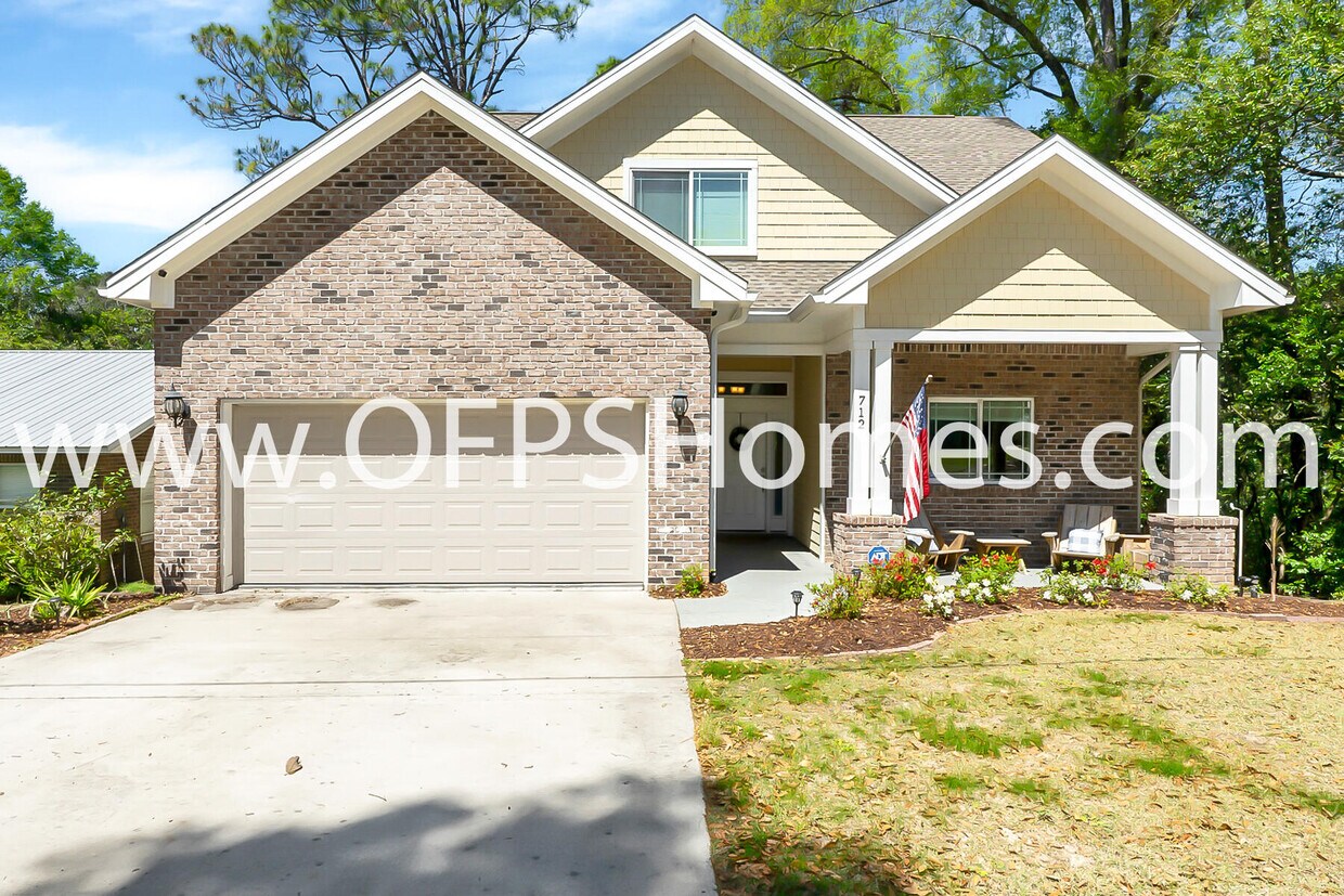 Primary Photo - 712 Cypress Dr