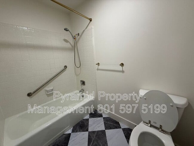 Building Photo - 2394 E 4500 S