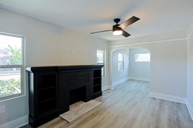 Foto del edificio - 401-403 S Garnsey St