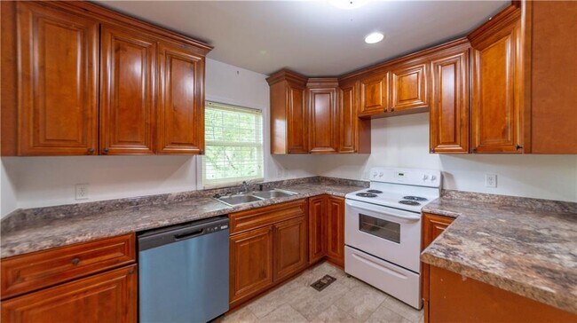 Foto del edificio - 1366 Clermont Ave