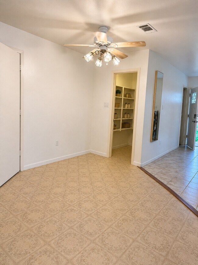 Foto del edificio - 9009 Tavenor Ln