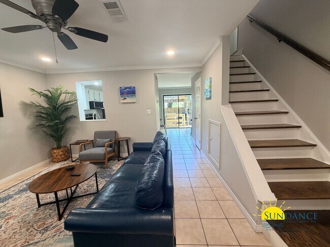 Building Photo - Fully Furnished Two-Story Townhouse in Fort Walton Beach!