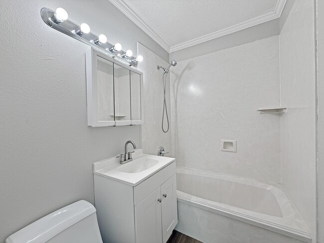 Building Photo - 911 Central Ave