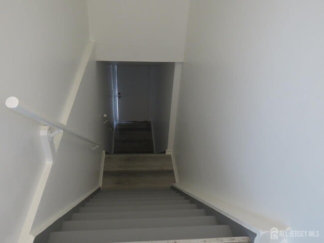 Building Photo - 475 Brace Ave