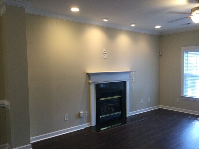 Foto del edificio - 8669 Hickory Creek Ln