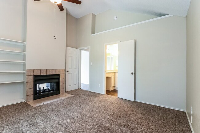 Foto del edificio - 2618 Butterfield Dr