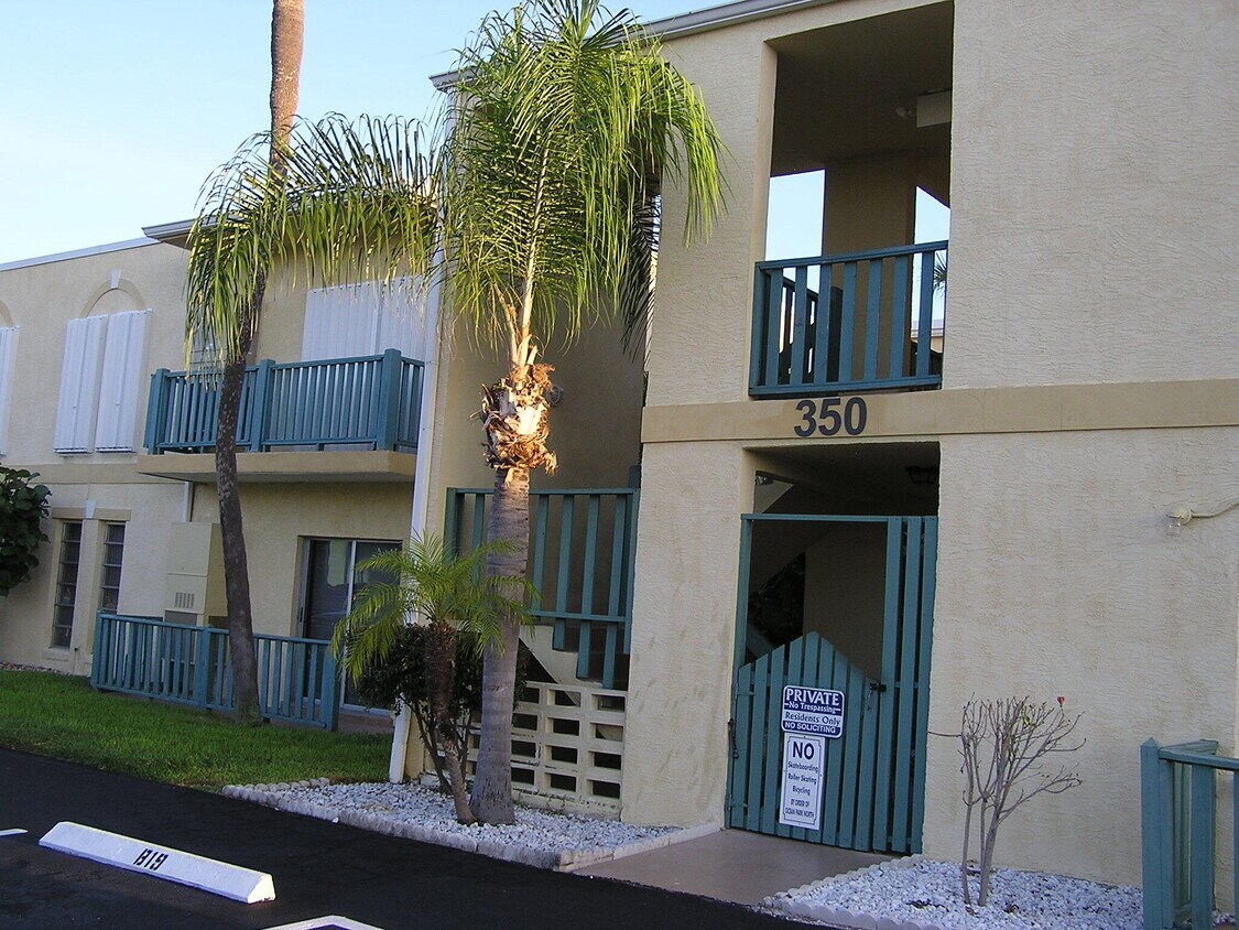 Primary Photo - 350 Taylor Ave