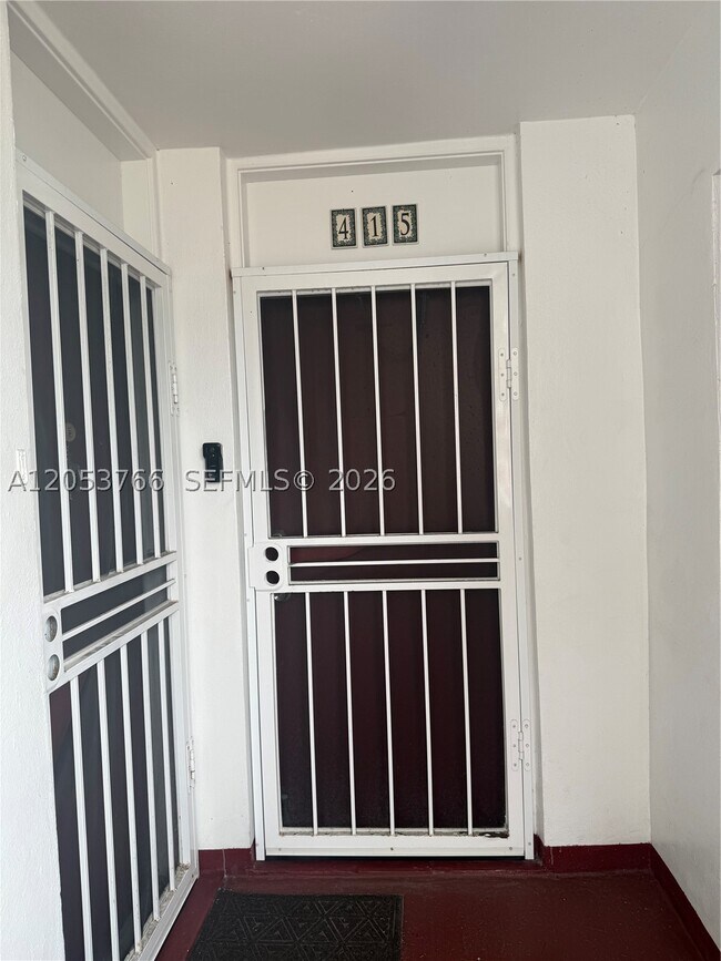 Foto del edificio - 3660 NE 166th St