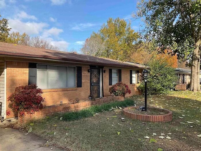 Primary Photo - 1401 E View St