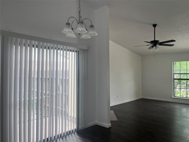 Building Photo - 4710 Cairnlomond St