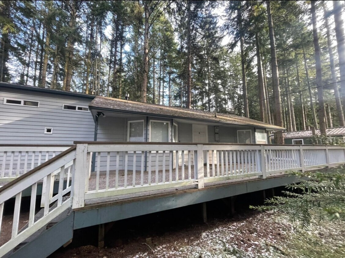 Building Photo - 2 Bedroom Home Located in Freeland! Small ...