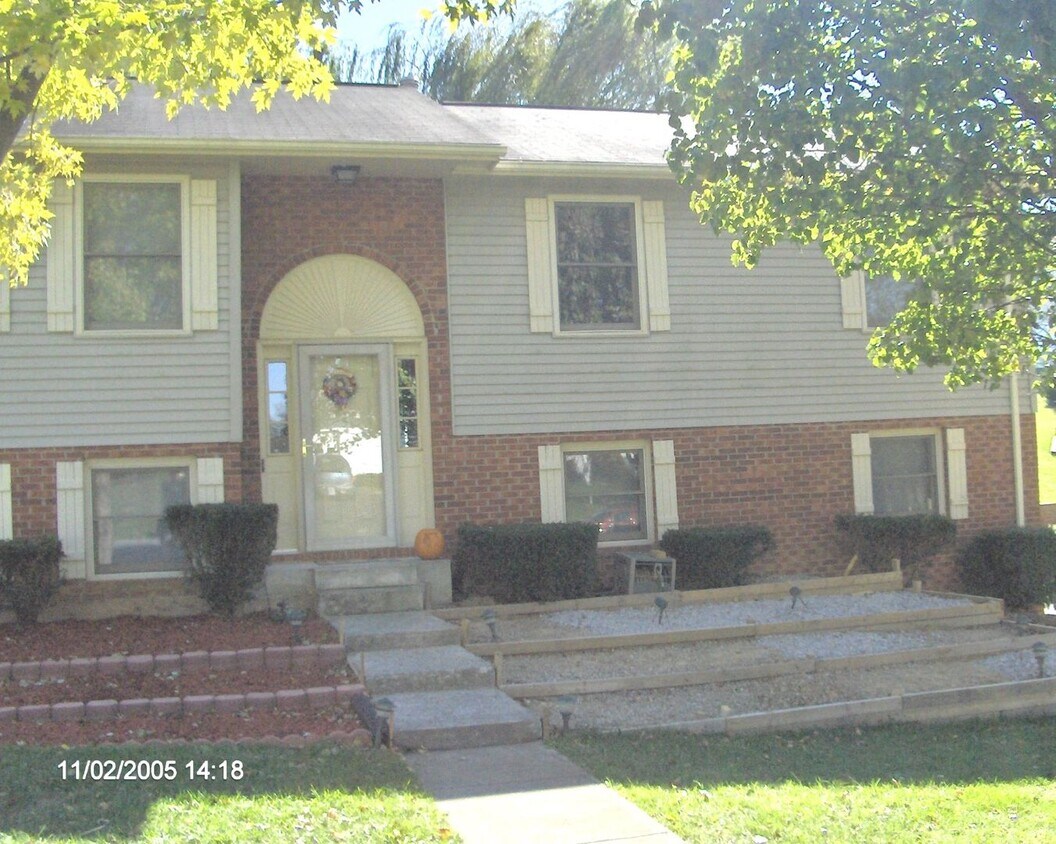 Primary Photo - 3 Bedroom 2 Bath House 2 Car Garage